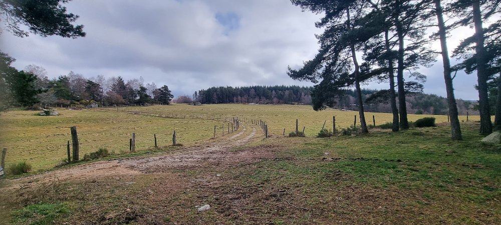 Aire camping-car � Saint-Just (15320) - Photo 15